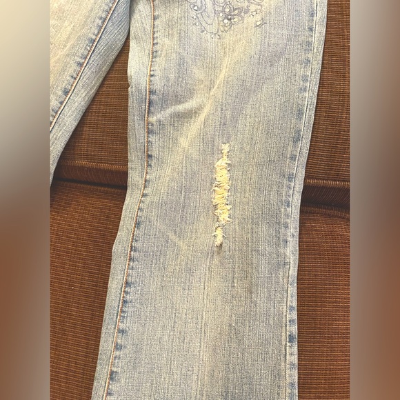 Stylish Vintage Pair of Jeans. - Picture 2 of 11